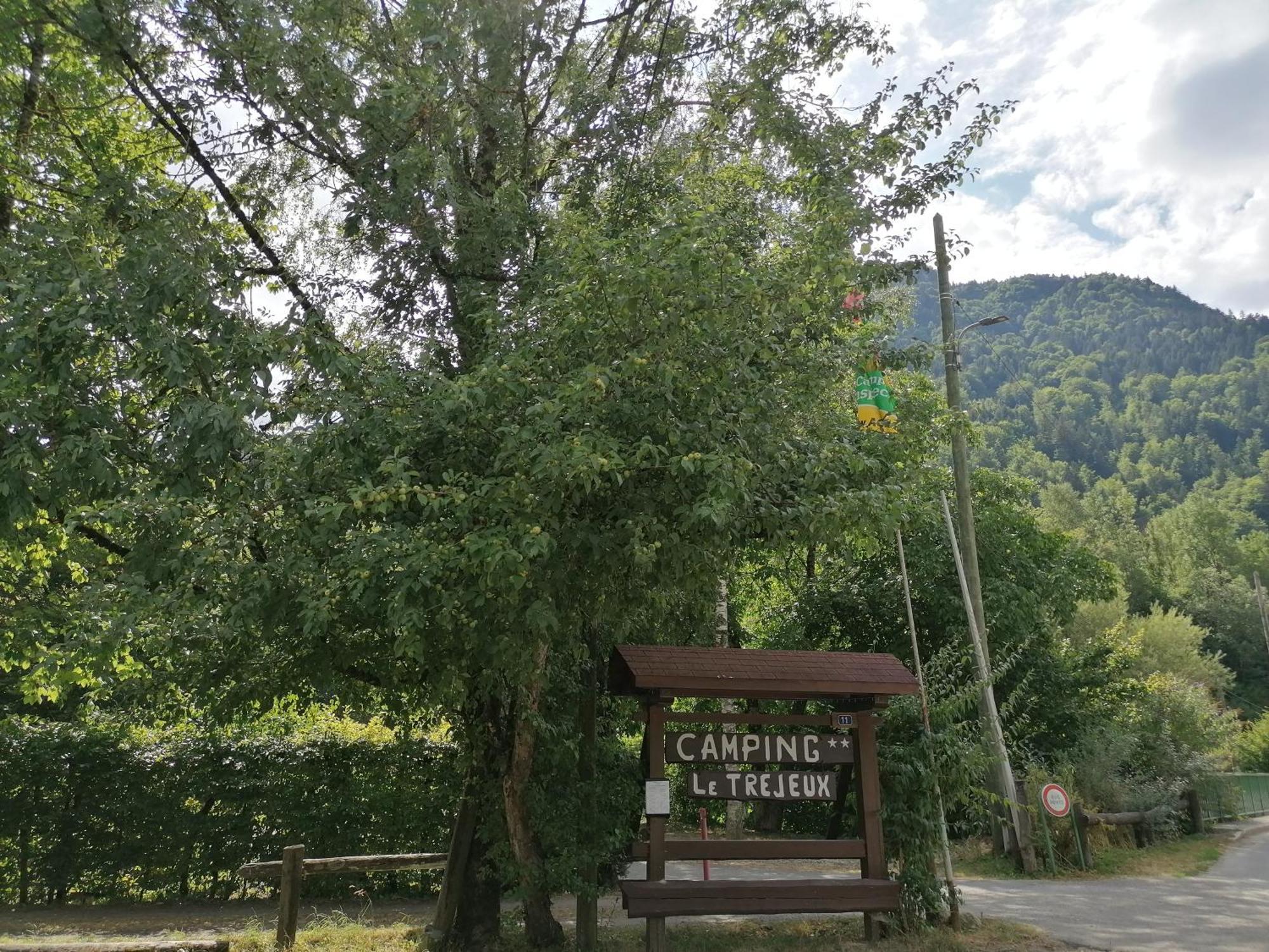 Thônes Camping Le Trejeux - Petit Chalet מראה חיצוני תמונה